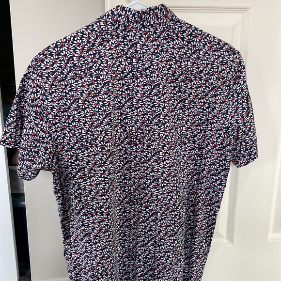 Mens classic J Crew short sleeve button down . Size small . - Picture 4 of 4